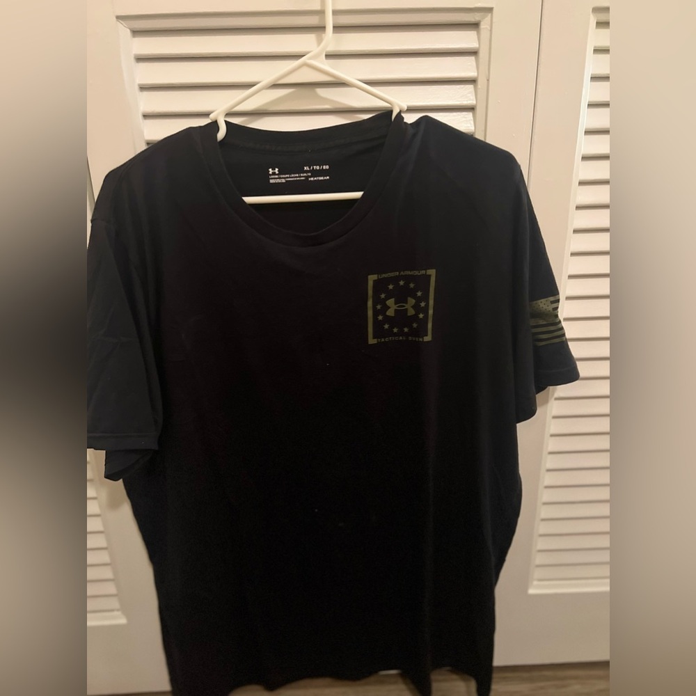 Men’s under armor Tshirt